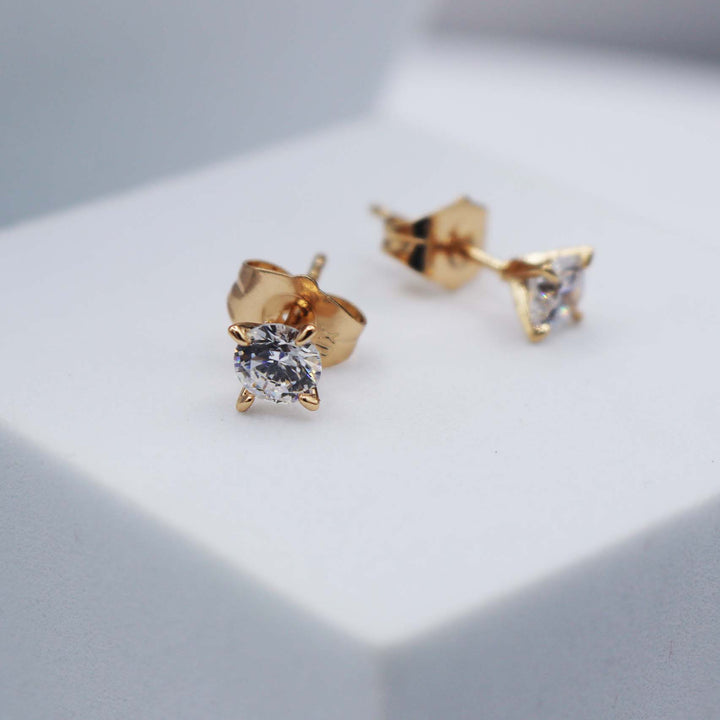 Classic Solitaire CZ Earstuds