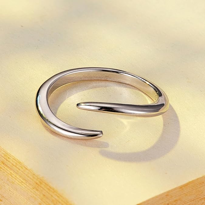 Minimalist silver ring featuring a sleek and elegant band design.