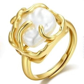 Minimalist pearl ring in silver with a soft, elegant glow.