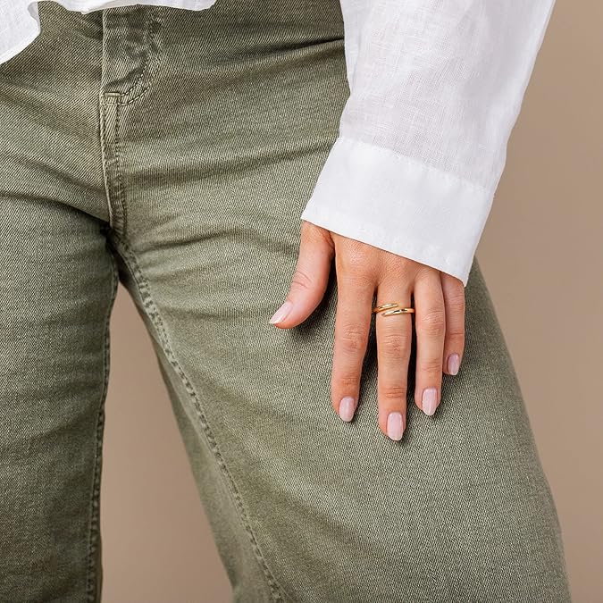 Minimal gold ring with CZ stone – elegant everyday wear for women