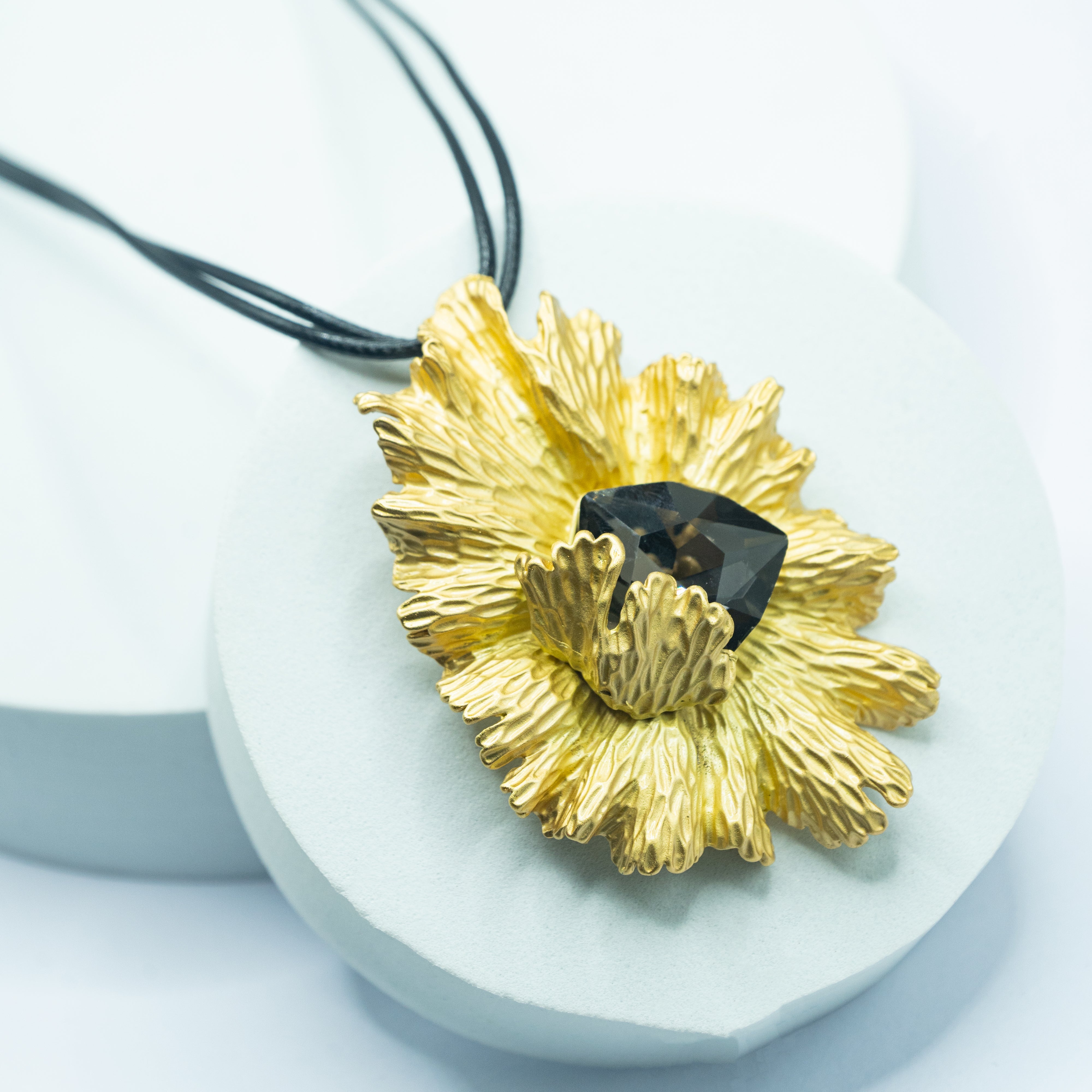 Classy Flower Necklace - ISHI New York
