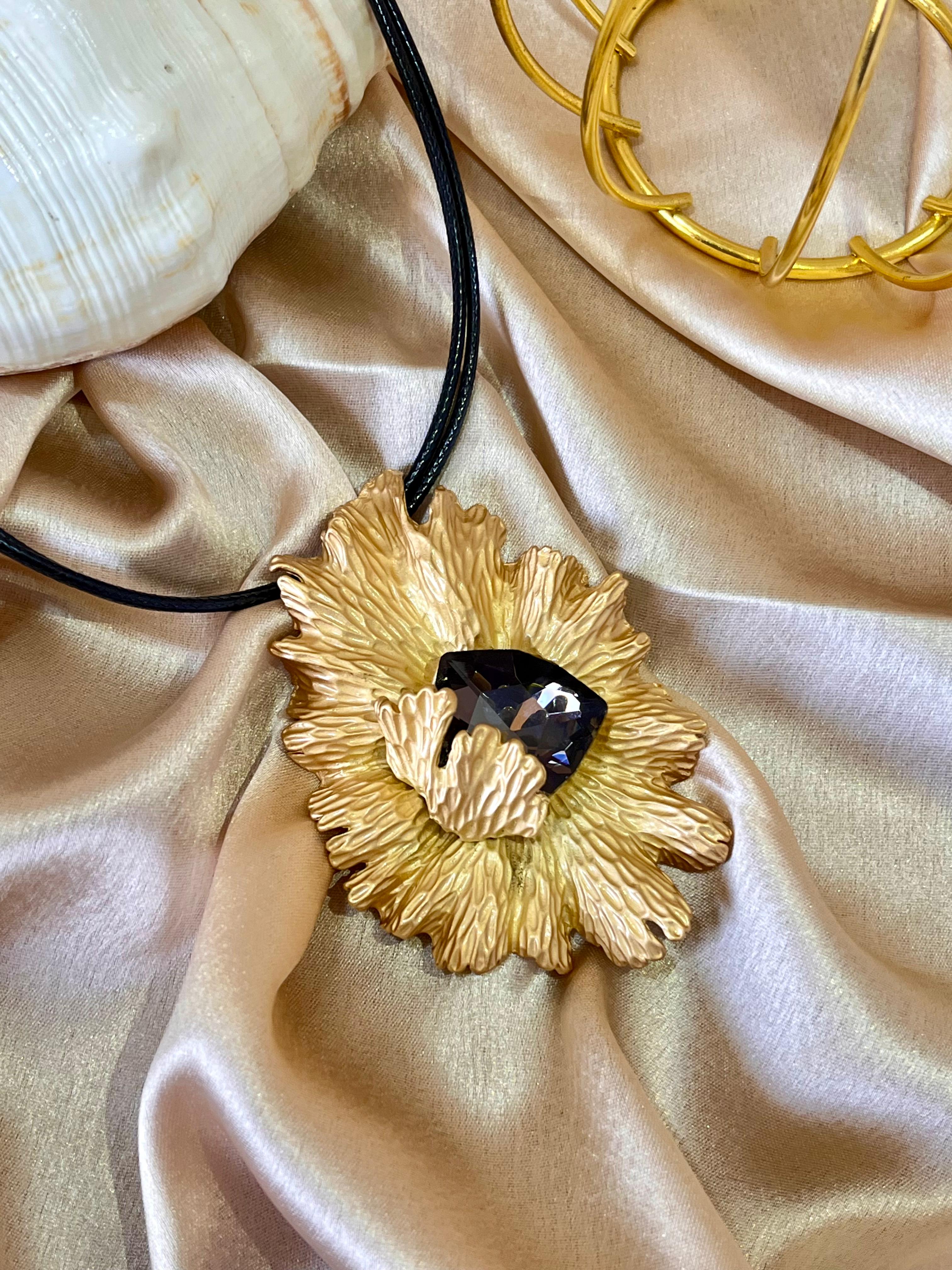 Classy Flower Necklace - ISHI New York