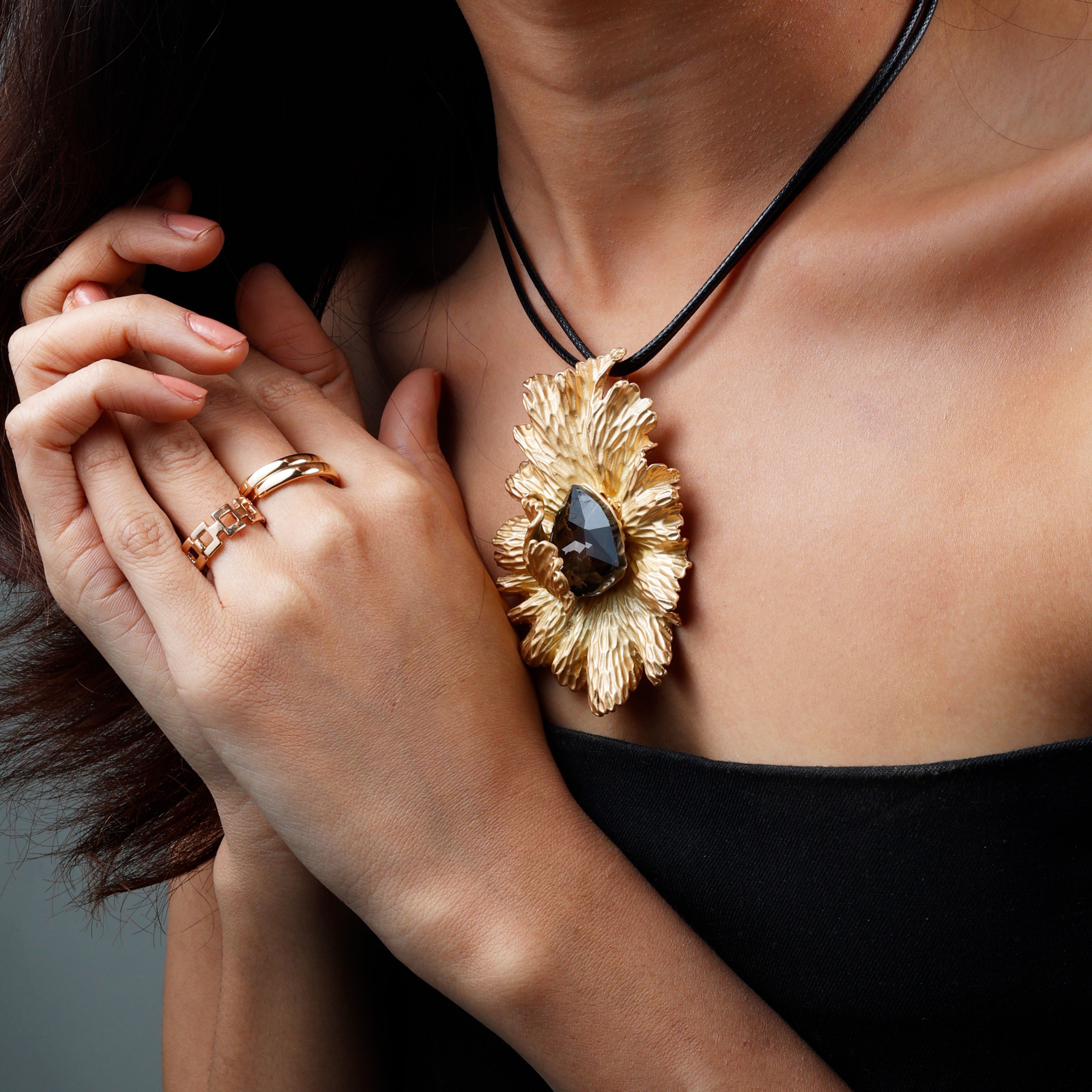 Classy Flower Necklace - ISHI New York