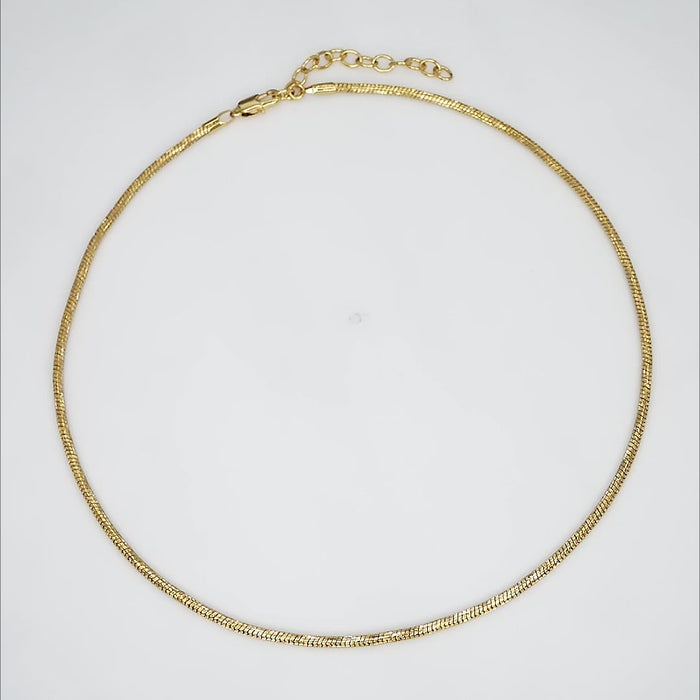 Elevate your look with the Oro Fino Necklace, featuring 18k gold plating.